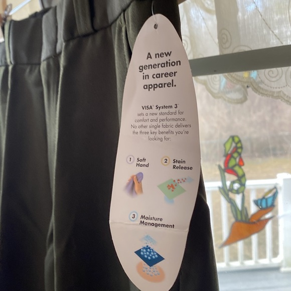 Visa system, three men’s pants, hundred percent polyester we w we were 31. green - Picture 2 of 3